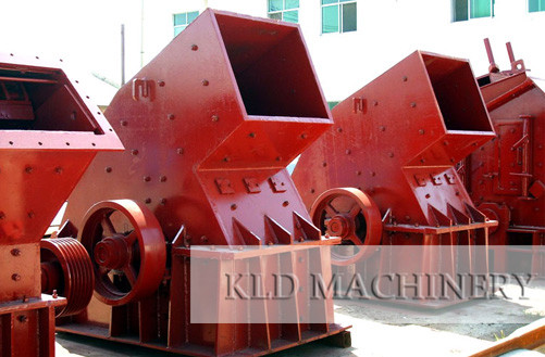  new type mobile crusher plays an important role in construct