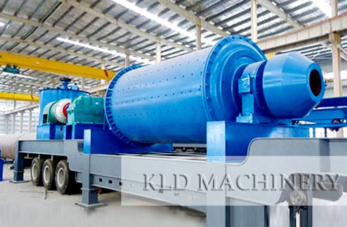 Centrally-driven ball mill